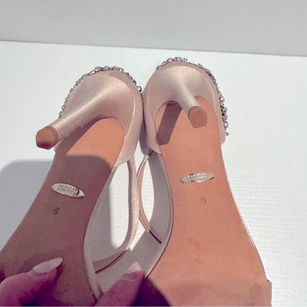 Badgley Mischka - Pauline Pump Heel Light Pink Rhinestones Size 6 Women’s - Picture 6 of 7